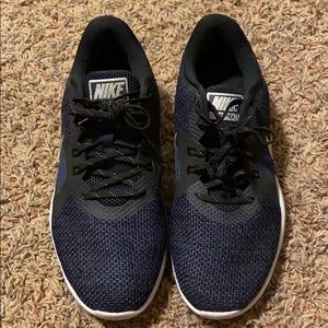 Women’s Nike tennis shoes